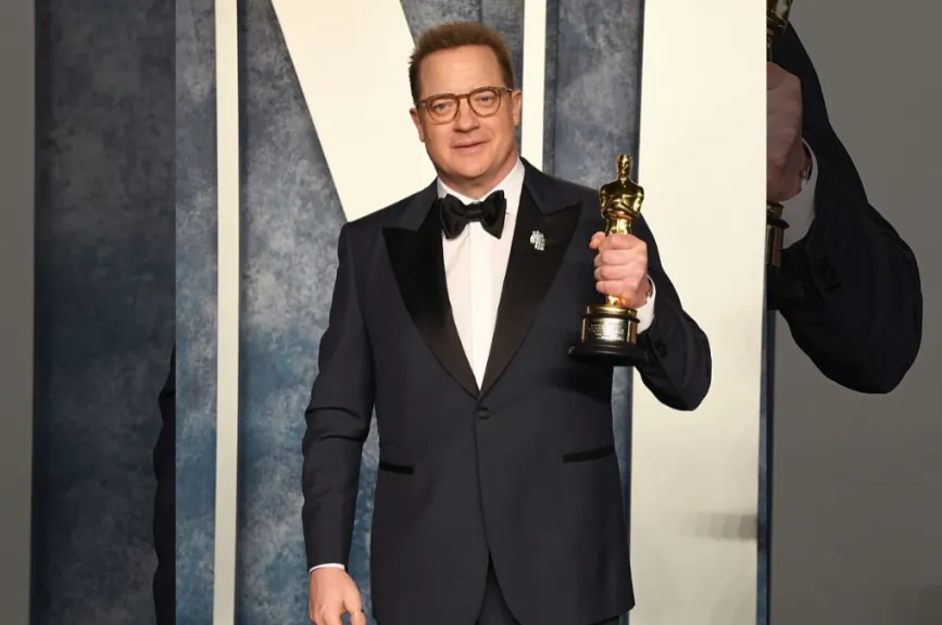 Brendan con el oscar en la mano.jpg