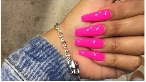 uñas buchonas rosas sencillas