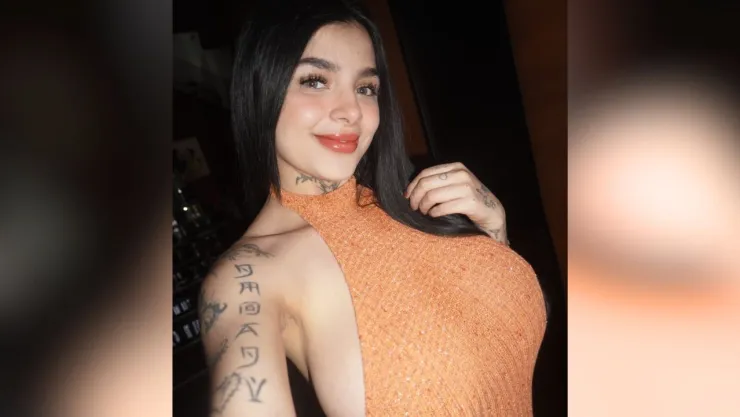 Critican a Karely Ruiz por su busto y responde ¡regalando cirugía a sus fans!