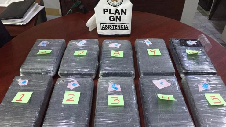 Guardia Nacional encuentra 10 paquetes con cocaína en baños del AICM