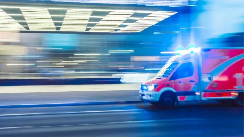 Apuñalan a futbolista en centro comercial; hay un muerto y 4 heridos