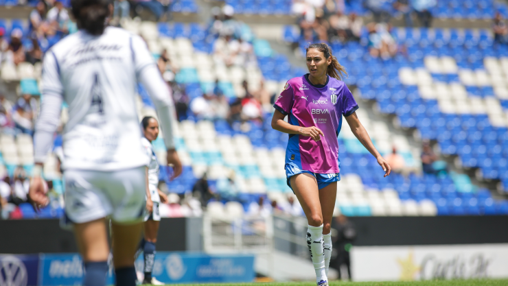 Christina Burkenroad con Rayadas vs Puebla