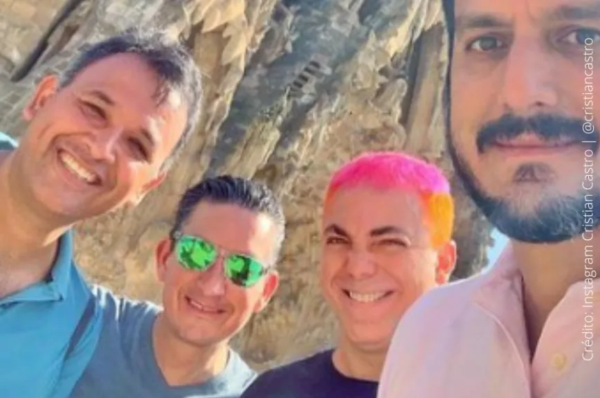 Cristian Castro con pelo rosa..jpg