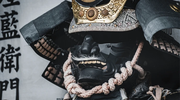 Miyamoto Musashi, legendario samurai y filósofo japonés “Acepta todo tal como es. La frustración nace de desear que las cosas sean diferentes a la realidad”