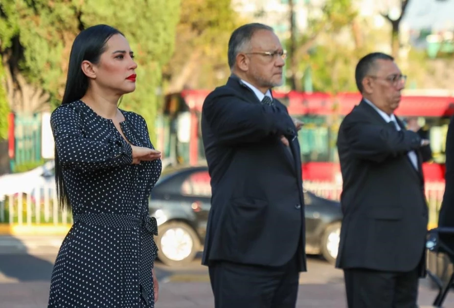 Sandra recortada.jpg