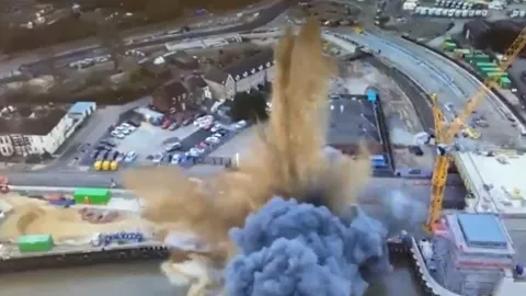 Explota bomba de la Segunda Guerra Mundial en Inglaterra