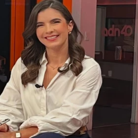 Horario-y-dónde-ver-Hechos-Sábado-con-Claudia-Echeverry-en-vivo.webp