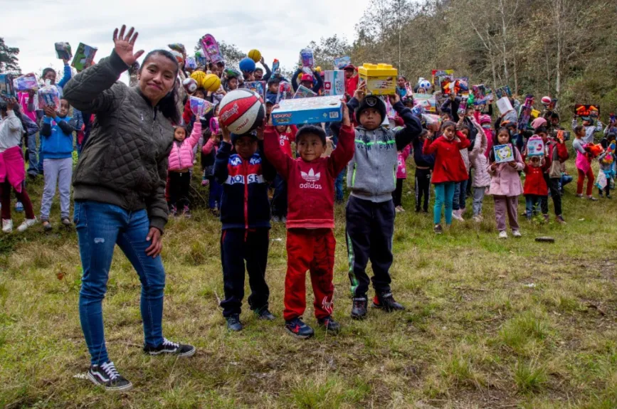 Generando sonrisas en la edición 2021 - 2022 del Juguetón Azteca.