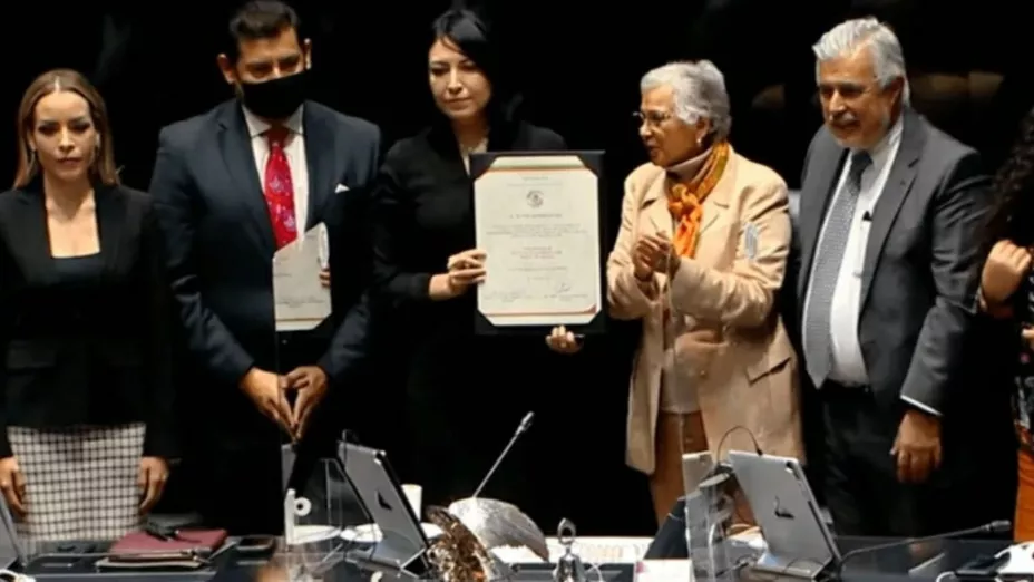 BANCO DE MÉXICO SENADO VICTORIA RODRIGUEZ CEJA TW.jpg