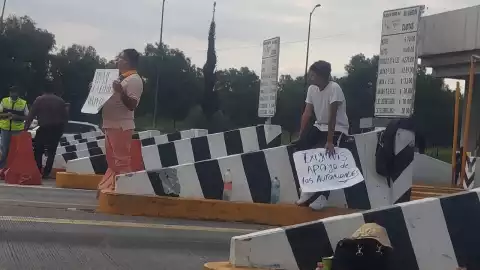 Bloque autopista México-Puebla