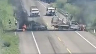 Caos y emergencia por bloqueos e incendio de vehículos en carreteras de Juquipilas, Arriaga y Cintal.jpg