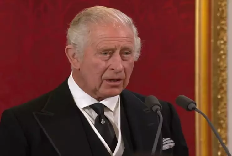 proclama rey a Carlos III