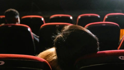 cine pareja.jpg