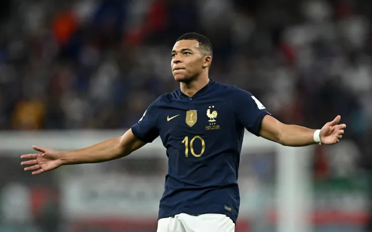 Kylian Mbappé celebra un gol con Francia