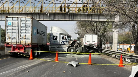 Choque de tráiler deja una persona sin vida en la autopista México-Querétaro