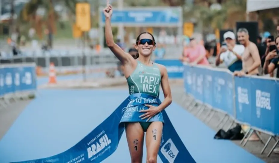 Rosa Tapia gana oro en la Copa Mundial de Triatlón en Brasil