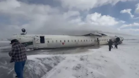 Accidente de avión en Toronto hoy 17 de febrero de 2025