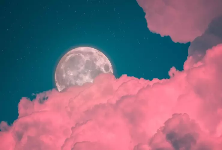 Rituales para llamar al amor en la superluna de fresa 2022.