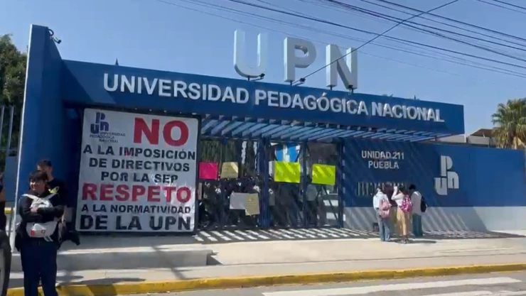 Protesta en UPN Puebla: alumnos cierran accesos por imposición de directivos