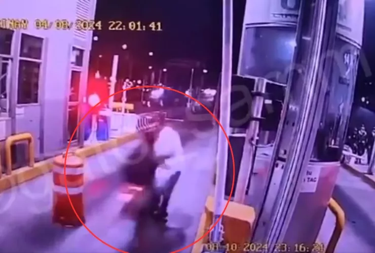 México-Cuernavaca: Motociclista atropella a trabajador en la caseta de Tlalpan