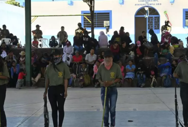 Niños armados policia comunitaria Guerrero violencia secuestro