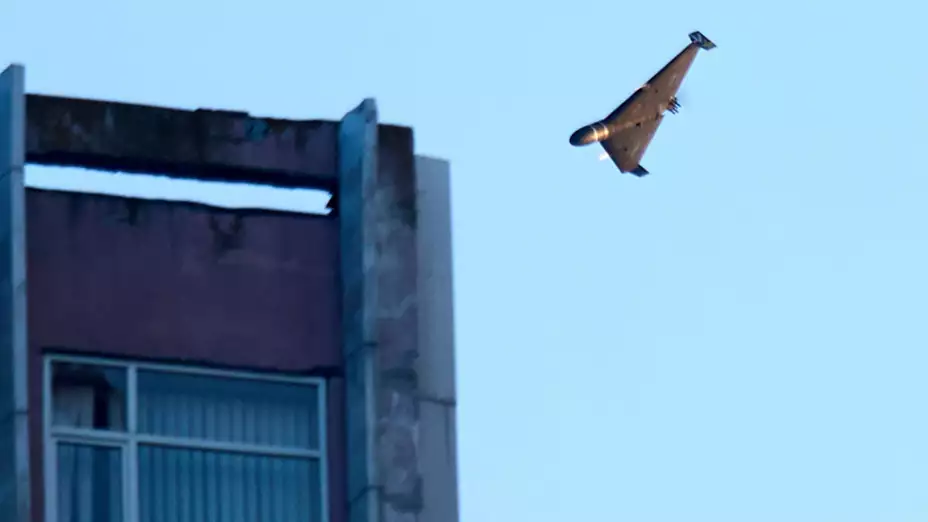 Un dron ruso ataca un edificio en Kiev, Ucrania.