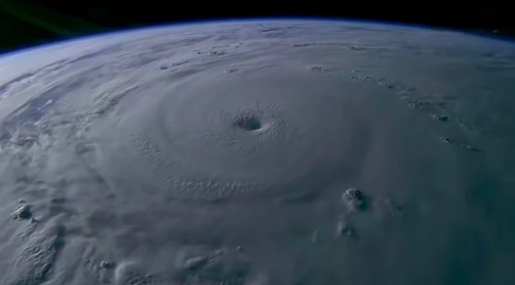 Supertifón Bavi visto desde el espacio