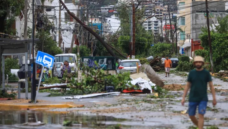 destrucción tras huracán otis