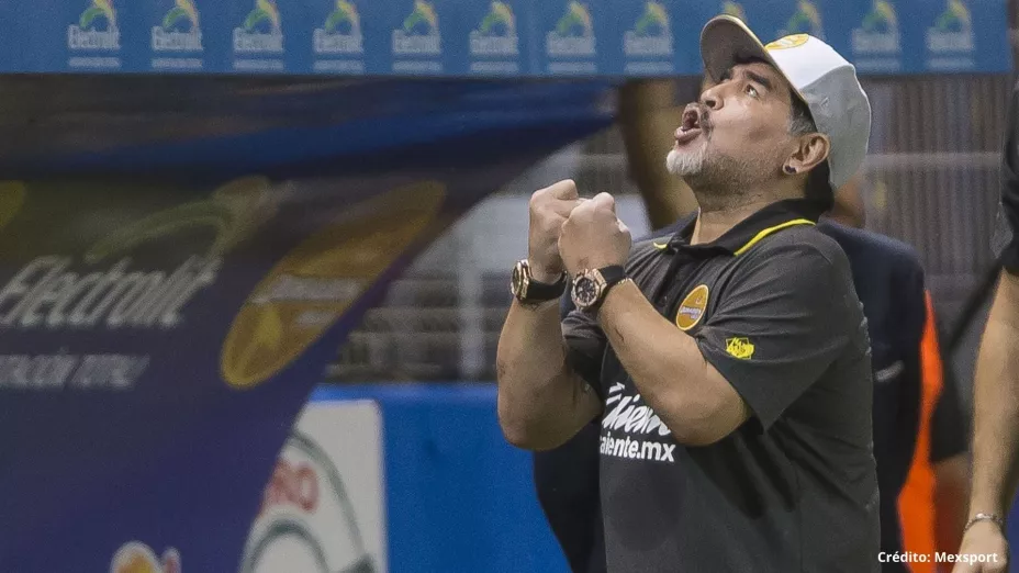 1 Diego Armando Maradona entrenador.jpg