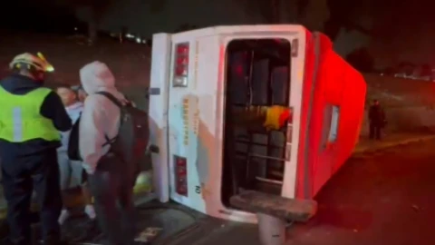 volcadura transporte público Tlalnepantla lesionados