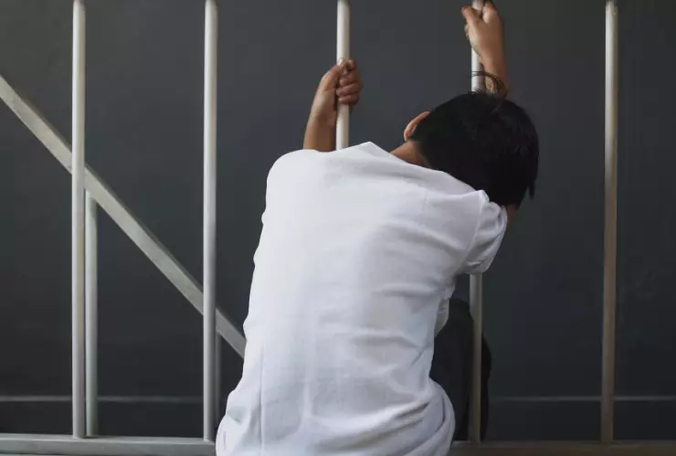 Maltrato infantil, padre mata a su hijo de hambre