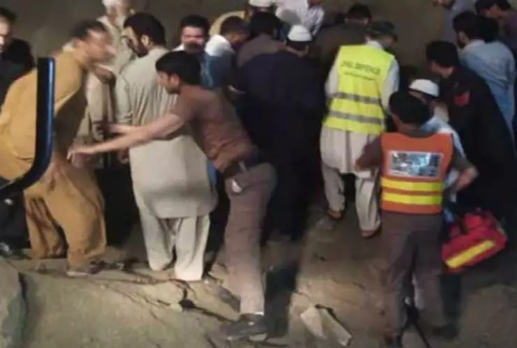 Mueren niños sepultados en Pakistán