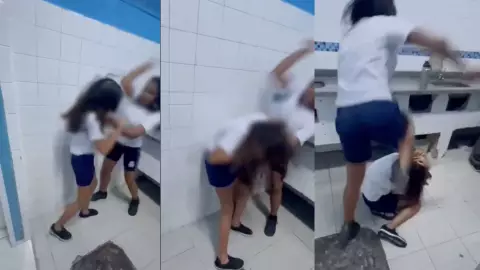 Niña de 12 años es BRUTALMENTE golpeda por una compañera en el baño de la escuela