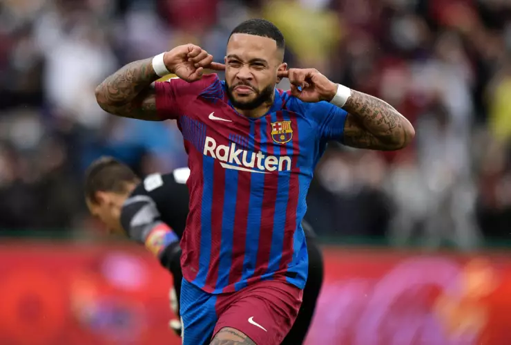 Memphis Depay celebra su gol