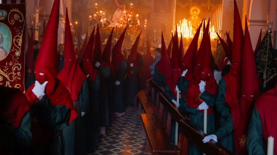 En España el Jueves Santo conmemora la Institución de la Eucaristía en la celebración de los Santos Oficios