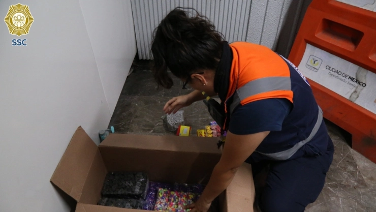 Autoridades implementaron un operativo para prohibir el traslado de pirotecnia en el Metro.