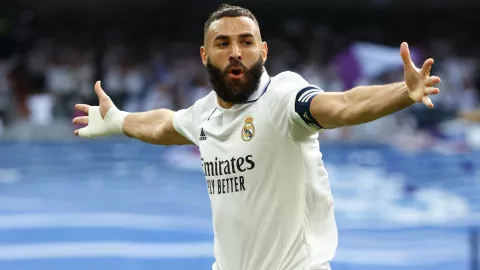 Karim Benzema celebra un gol con el Real Madrid