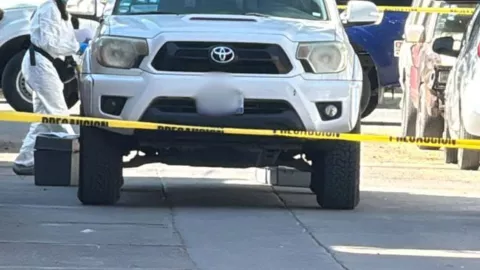 Hombre muerto dentro de auto en colonia El Retiro, León