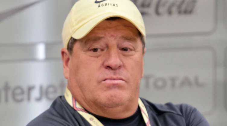 Miguel Herrera en conferencia