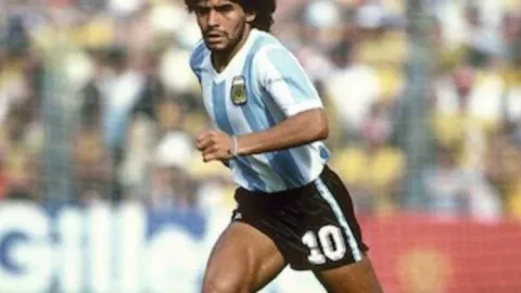 Messi recuerda a Maradona en sus redes sociales