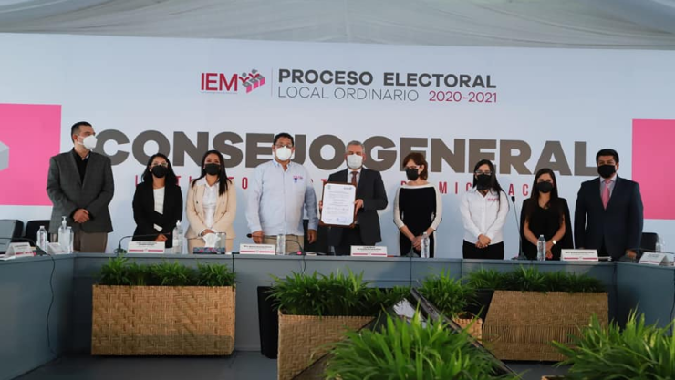 El Instituto Electoral de Michoacán dio constancia de mayoría que acredita a a Alfredo Ramírez Bedolla, como gobernador electo de la entidad.