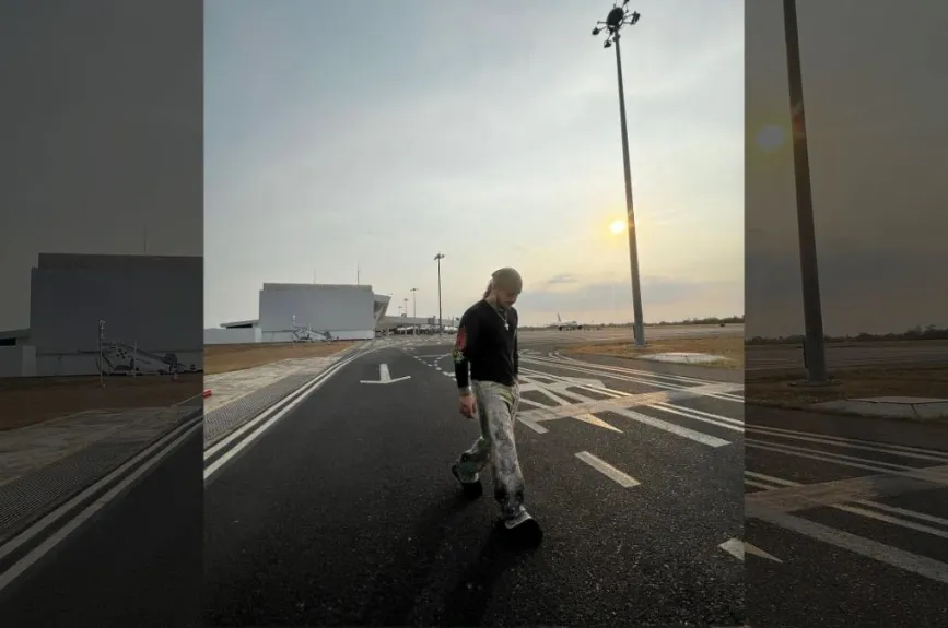 Nodal posando (2).jpg
