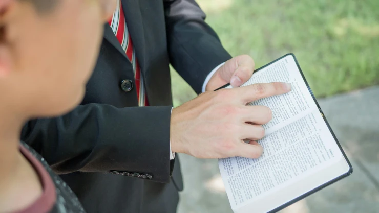 Testigos de Jehová: ¿Por qué las mujeres usan faldas largas?