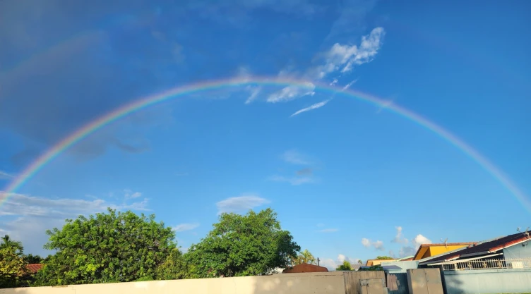 Arcoíris captado en el cielo de Miami