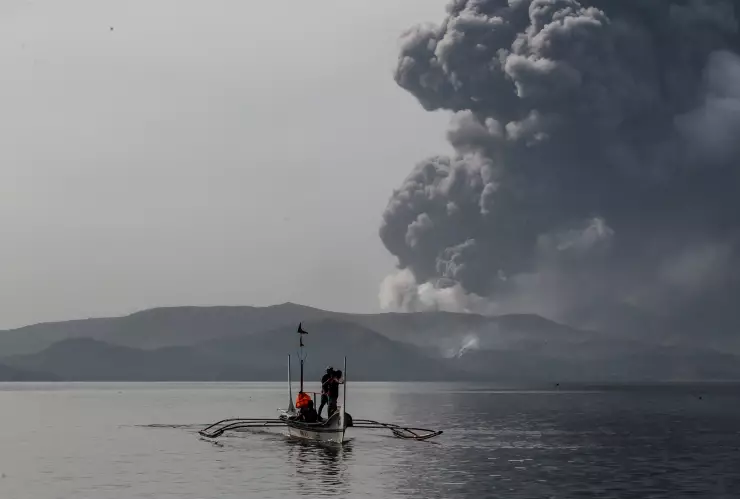 Mantienen nivel de alerta 4 en Filipinas por volcán Taal 