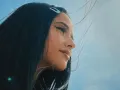 Becky G con el aire en la cara..jpg