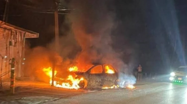 Autos incendiados en represalia por la detención del líder del grupo criminal “La Barredora” en Tabasco