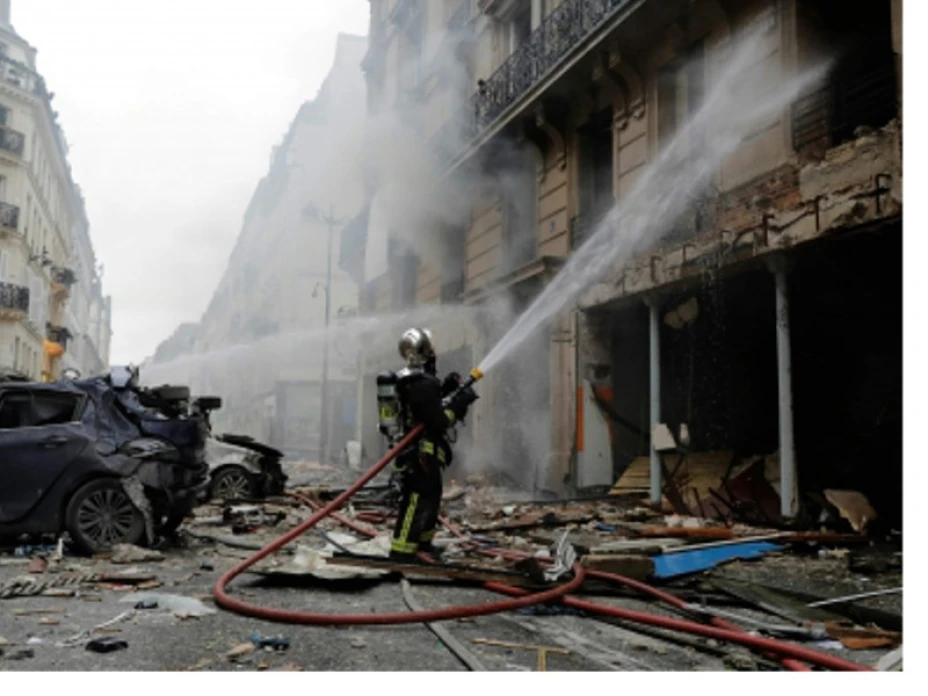 Incendio en edificio de París.