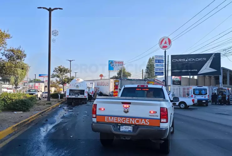 Accidente HOY paseo Constituyentes, choque con transporte de hidrocarburo
