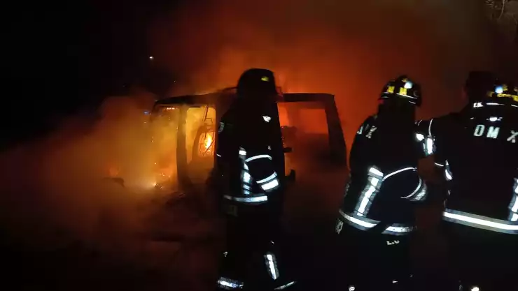 Padre e hijo, víctimas de incendio de camioneta en Las Lomas: FGJCDMX